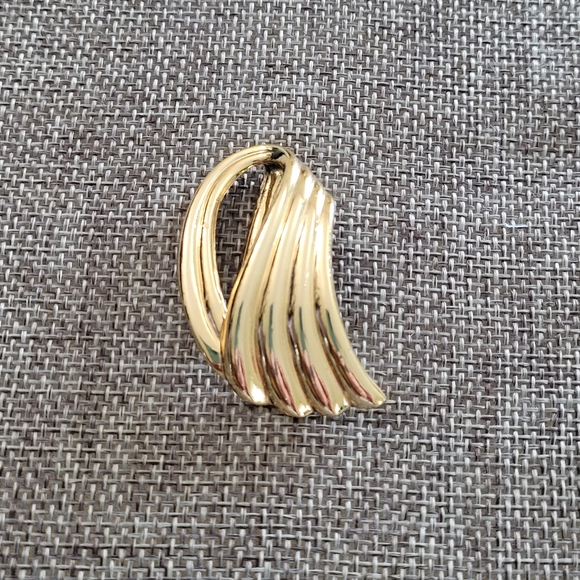 Vintage Piscitelli gold tone wing scarf slide. - Picture 1 of 3